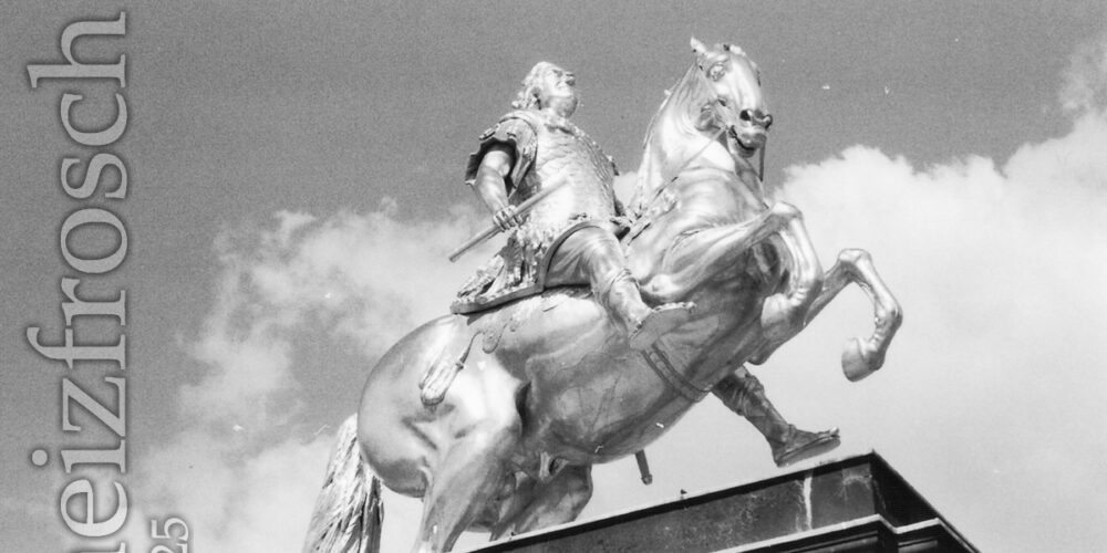 Der Goldene Reiter am Anfang der Hauptstraße.